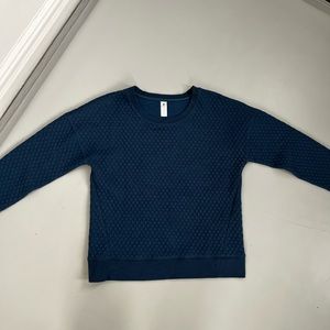 90 degrees, Size M, navy blue quilted pullover sweatshirt